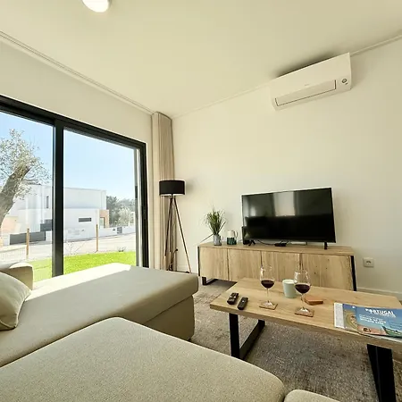 Casa Da Lagoa - By Sch *